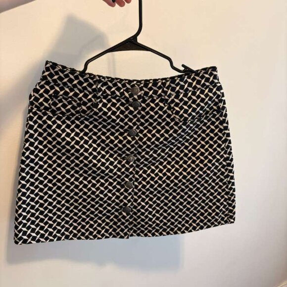 LOB Black & White Geometric Print Mini Skirt - Picture 8 of 9